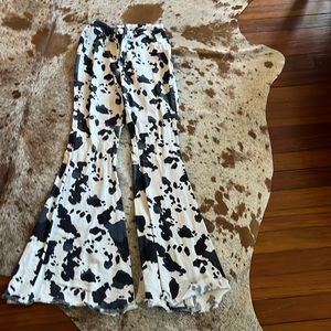 Selling a pair of Peach Love flares size small